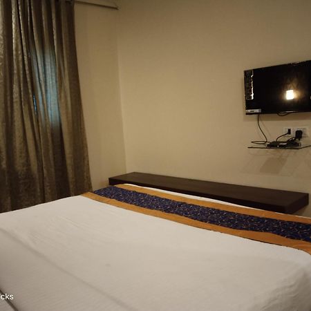 Redfox Hotel- Aminjikarai Chennai Esterno foto