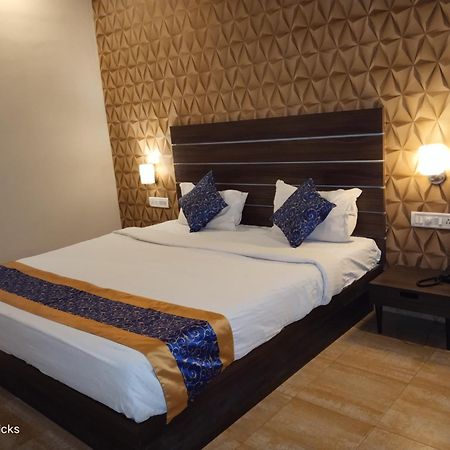 Redfox Hotel- Aminjikarai Chennai Esterno foto