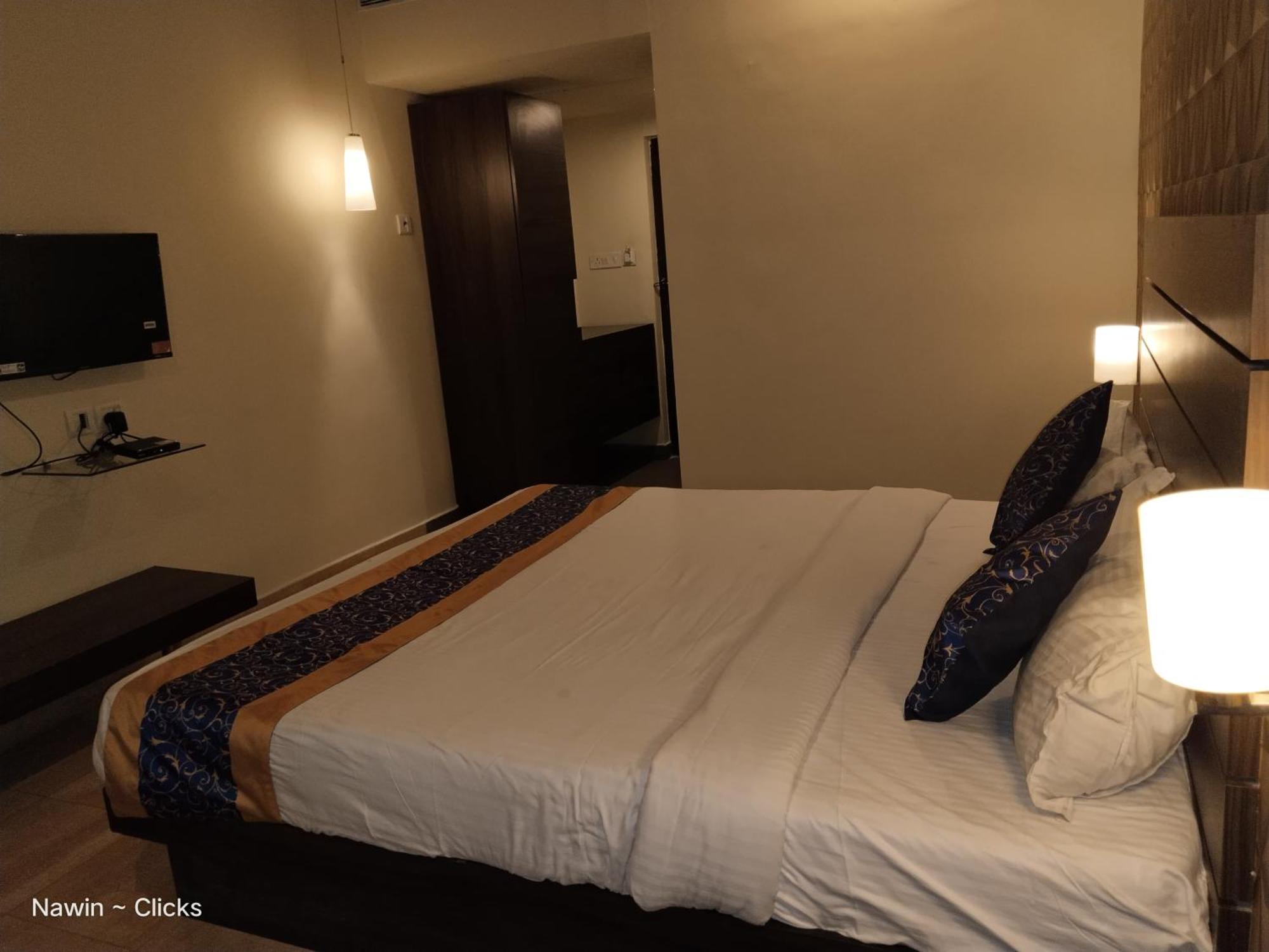 Redfox Hotel- Aminjikarai Chennai Esterno foto